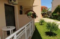 Toula's Apartments