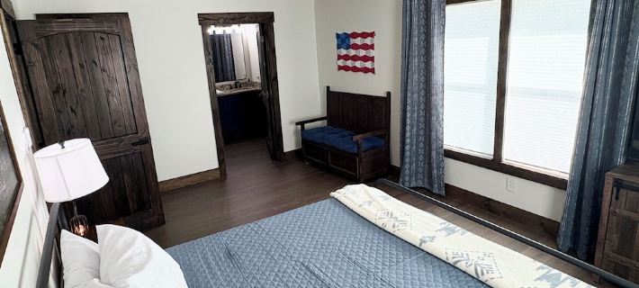 Lake Side Retreat Private Dock, Boat Lift, Game Room, Fire Pit & Amazing Sunsets Hotels in Hunt County