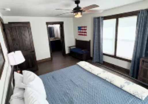 Private Dock, Boat Lift, Game Room, Fire Pit - Newly Remodeled Home