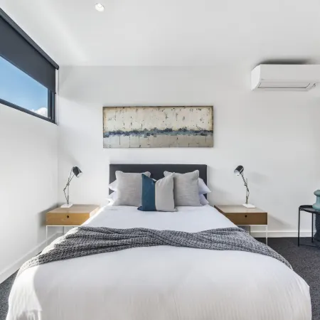 Stylish Studio with Great Amenities near Beachside