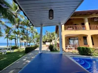 The Backyard Beachfront Hotel - con vistas al mar