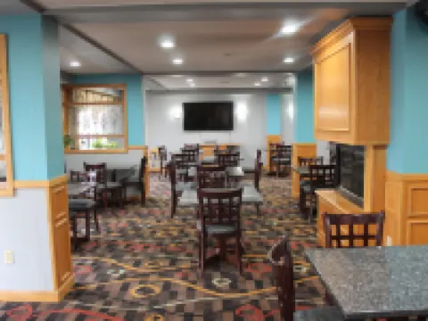 Quality Inn & Suites University Area Hotels in Muncie