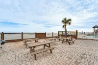 Beachfront Studio w/ Community Indoor Pool! - Condos