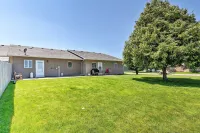Elwood Townhome w/ Patio - 7 Mi to Johnson Lake - Апартаменты