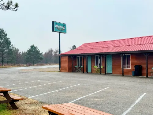 Peninsula Point Lodge Hotels in Gladstone