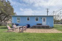 Cozy Cottage w/ Patio < 2 Mi to Rockport Beach! - parkir