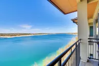 Top-Floor Lake-View Condo w/ Boat Dock Access - 3 stjerner