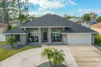 現代四卧室靠近海灘的帶加熱泳池的度假屋