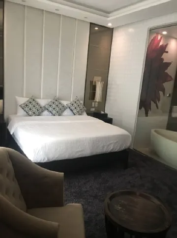 100m to Walking st, Clubs ,bars & Restaurants, 2 Portable Air-air-conditioners,