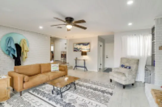 3 Mi to Saracen Landing! Family Getaway w/ Deck