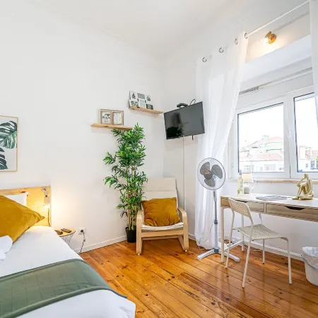 April Square Guesthouse by Lisbon with Sintra