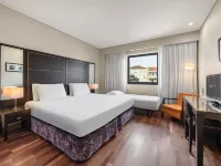 Eurostars Das Artes Hotels near Igreja dos Carmelitas