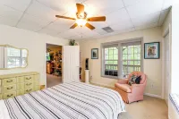 9 Mi to Sugar Mountain! Family Cabin w/ Fire Pit - piscina