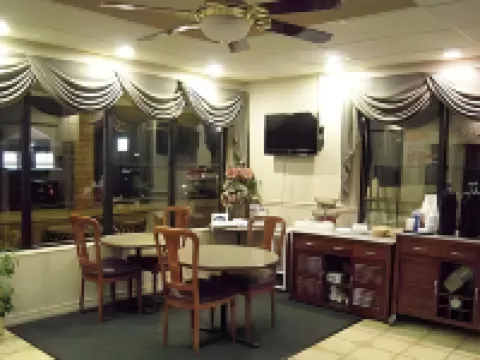 콜로니 인 앤드 스위트