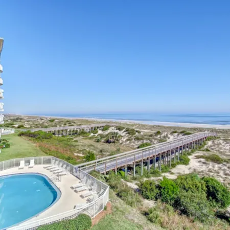Oceanfront Condo with Great Ocean View, Balcony, Fast WiFi & 2 Shared Pools