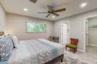 Updated House With Enclosed Yard, Patio, Central AC, & Washer/dryer - balcón