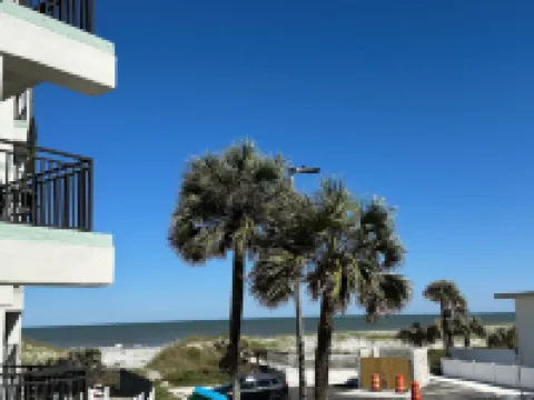 Welcome to Sandpiper Beachfront Condo. Cozy 1-bed in JAX Beach, Perfect for Couples! Pet-friendly!