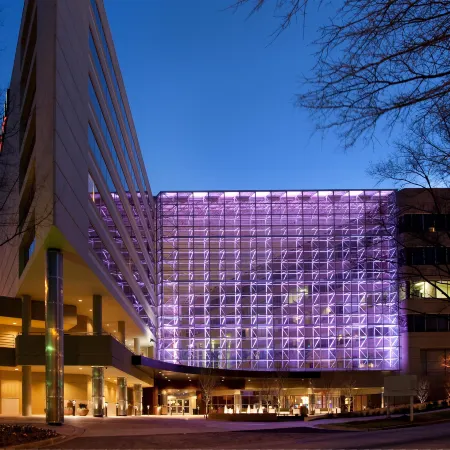 Hyatt Regency Greenville Отели рядом с достопримечательностью «Театр Warehouse»