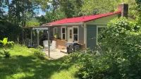 3 Miles to Asheville! Sunfilled Cabin with Wi/Fi