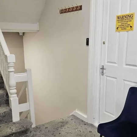 Apartment - Sleeps 6 - Self Check in - Beach Close