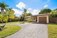 Backyard Oasis Waterfront Pool Paddle Board