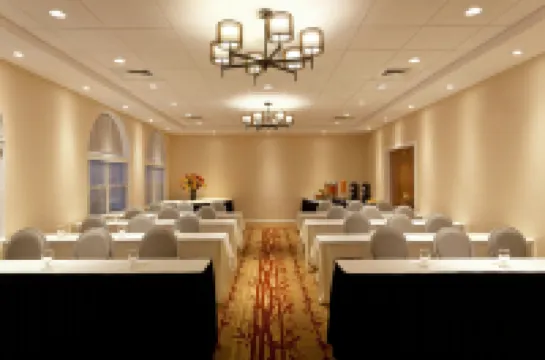 DoubleTree by Hilton Cape Cod - Hyannis