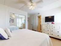 Beachfront Corner 3Br: Suntide III - Unit 910 Hotels in Addison County