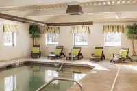 Colonial Hotel - Pools