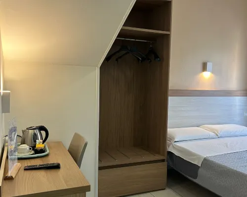 Hotel 26 Hotels near Piola Station