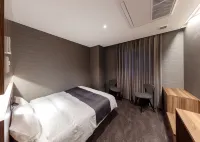 THE STILL HOTEL
