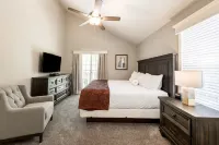 Family Getaway-Skiing, Ice Castles & Golf Course 2204 Apts - موقف سيارات