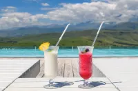 Cayley Mountain Resort - Pools