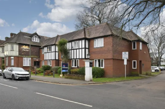 Travelodge Walton-On-Thames Hotel のホテル