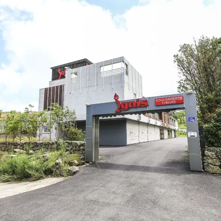 Ignis Drive in Motel Jeju Отели рядом с достопримечательностью «Храм Пэкчеса»