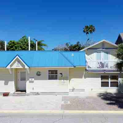 Sunny Palms Hotel Exterior
