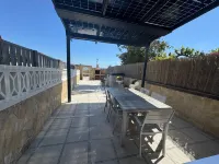 Beachfront Home · 5 Steps to the Sand · Large Private Terrace with Pergola · AC 庫尼特酒店