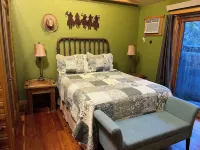 Mountain Peaks Inn, GREEN MOUNTAIN SUITE, Downtown Hill City