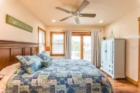 Salty Paws. Pet Friendly. Minutes to Beach. Horizon Ocean Views.