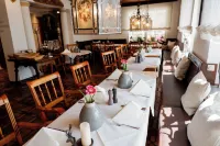 Romantik Hotel Hirschen - breakfast