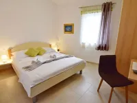 Ideal getaway flat with pool and rumpus room 타르 호텔