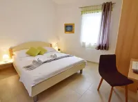 Ideal getaway flat with pool and rumpus room