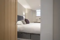 The Hideaway with Cosy Fireplace by LetMeStay - Condos