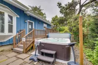 House w/ Hot Tub & Deck - Walk to Seaside Beach! - Homestays