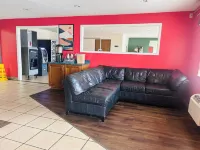 Super 8 by Wyndham Kennett - Motels