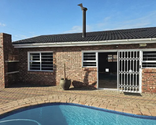 Menza Self-Catering in George South Africa- relaxing home-away-from home Hotels in George