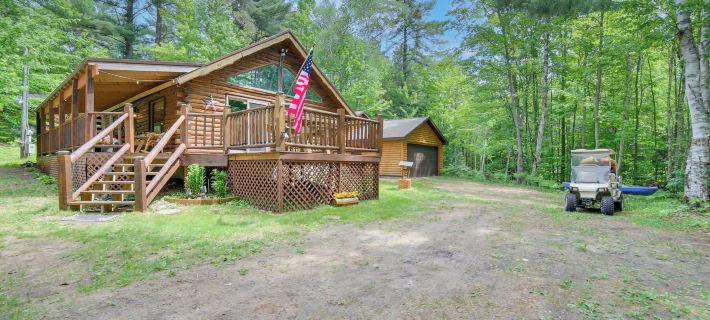Cozy Manistique Cabin w/ Deck, Grill & Fire Pit! Hotels in Schoolcraft County