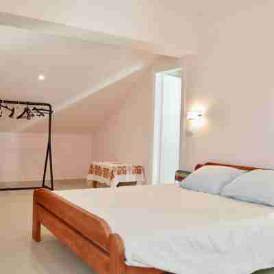 La Promenade | Two Bedroom on the Bay Rooms
