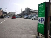 Hotel Route-Inn Yokkaichi - parkir