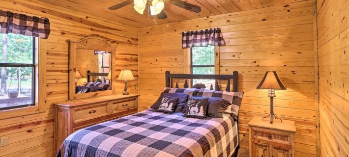 Peaceful Cabin w/ Deck + Scenic Mtn Views! Hotels in Izard County