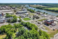 Modern 1BD Condo - Downtown Walkable to F&M Bank Arena - 4-Star